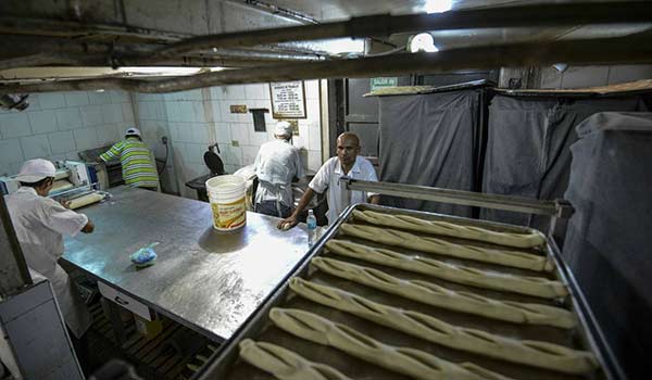 Panadería ocupada | Foto: Juan Barreto/ AFP