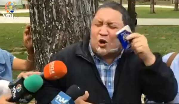 Agredieron con gas pimienta al diputado José Brito en las afueras del MP | Captura de video