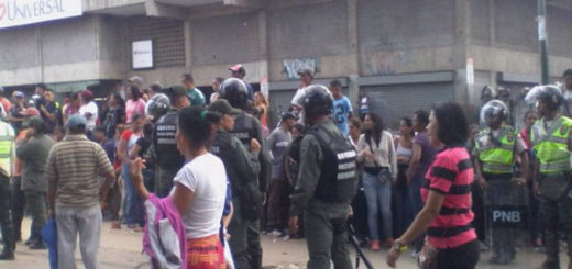 Enfrentamiento entre buhoneros y colectivos generó tensión en Catia