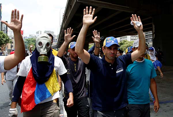 Henrique Capirles durante manifestación del #19A |Foto: REUTERS