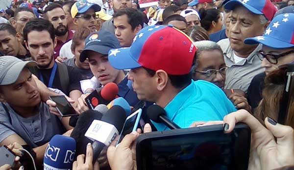 Henrique Capriles informa que la marcha avanzará hasta la Defensoría |  Foto: Twitter