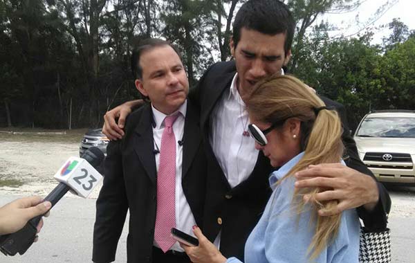 Marco Coello al momento de ser liberado | Foto: @doryscoello1