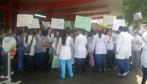 Médicos protesta en el hospital universitario de Maracaibo por mejores condiciones 1 Foto: Twitter