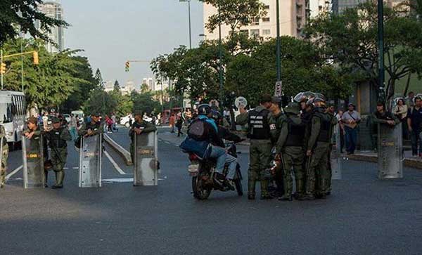 GNB restringe accesos a Plaza Venezuela | Foto: Twitter