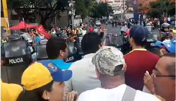 PoliVargas reprime manifestación | Foto: Captura de video