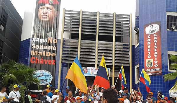 Protesta en el Consejo Legislativo de Sucre | Foto: El Pitazo