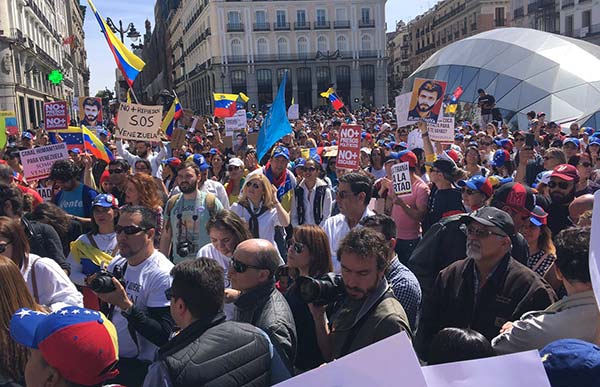 Venezolanos en España protestaron contra el gobierno de Maduro |Foto: @IbrahMatinez