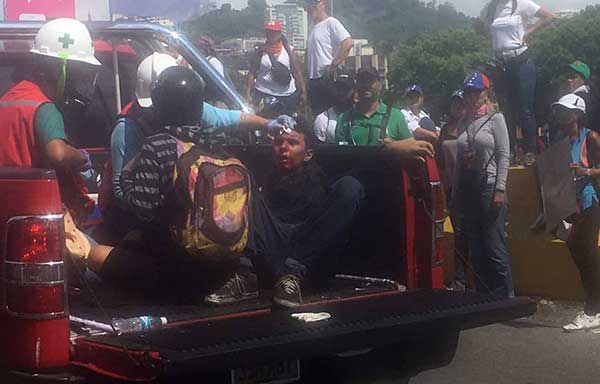 Reportan varios heridos por represión en la Francisco Fajardo | Foto: Twitter