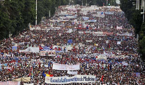 Cuba ratifica su apoyo al Gobierno de Venezuela en medio de las celebraciones del 1° de Mayo | Foto: @jualcogar