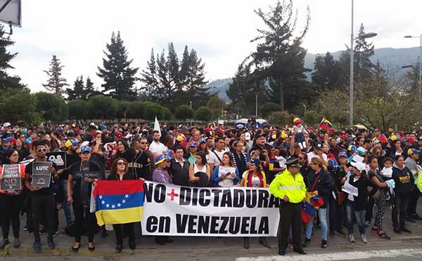 Piden deportar a quienes protesten por visita de Maduro a Quito | Foto: Twitter