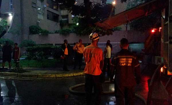 7 personas resultaron afectadas por incendio en residencias Paraíso Plaza | Foto: @galindojorgemij