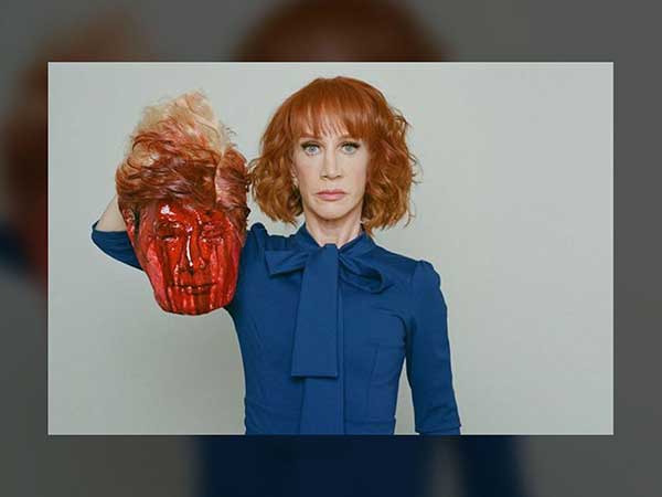 Kathy Griffin posa con la cabeza decapitada y sangrienta de Trump | Foto: Tyler Shields