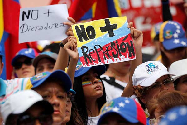 Venezolanos marchan este sábado #20May |Foto: EFE