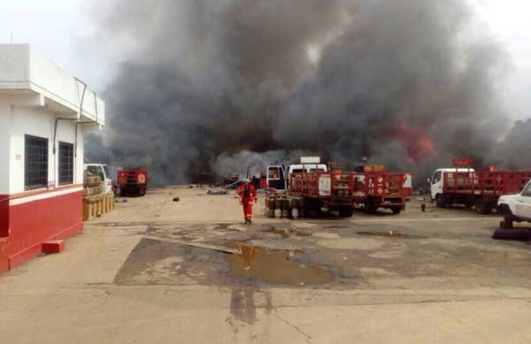 Reportan incendio en planta de llenado de Pdvsa Gas Comunal en San Félix | Foto: Twitter