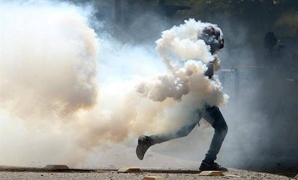 Gobierno ha gastado una millonaria cifra en lacrimógenas para reprimir las protestas | Foto: EFE