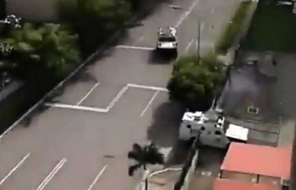 Detienen a comandante y conductor de tanqueta que derribó portón en Valle Hondo | Captura de video