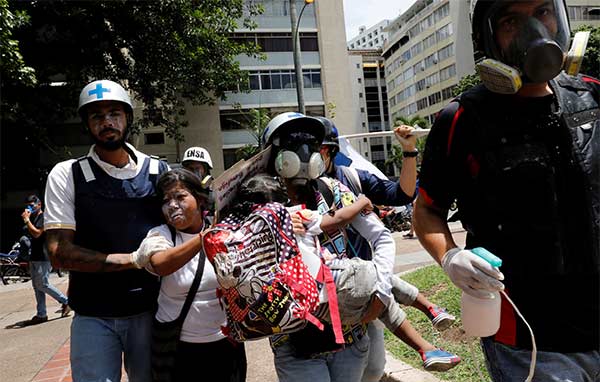 Niños del colegio Andrés Bello en Chacao fueron afectados por gases de la GNB | Foto: Reuters