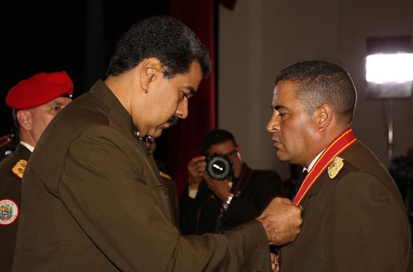 Maduro condecoró al coronel Lugo | Foto: AVN