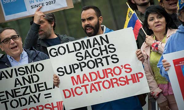 Opositores volvieron a protestar en la sede de Goldman Sachs | Foto: Vía Twitter 