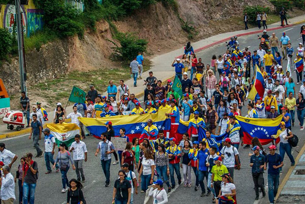 Estudiantes de Barquisimeto llegaron marchando a Caracas | Foto: Twitter