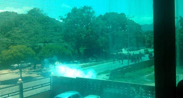 GNB reprime estudiante la UIP Santiago Mariño | Foto: Twitter