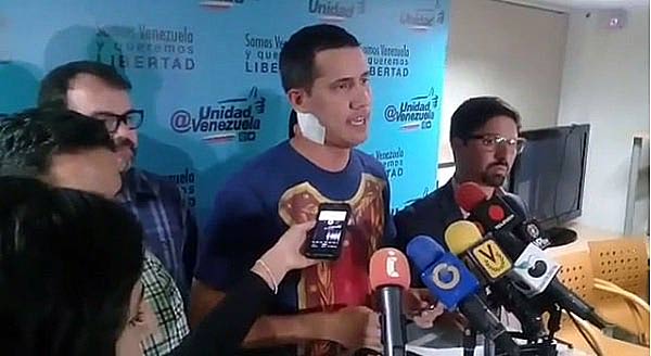 Juan Guaidó fue vocero de la MUD en la rueda de prensa este 28Jun | Twitter 