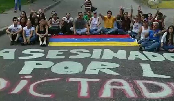 El sentido homenaje a los caídos en las protestas que hicieron en Maracay | Captura de video