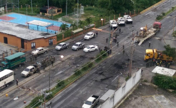 Efectivos de seguridad allanan residencias en Las Trinitarias, estado Lara | Foto: Twitter