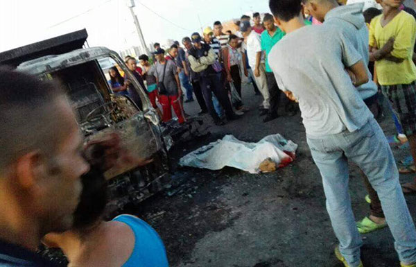 Un muerto y un herido con 95% de quemaduras deja accidente durante protesta en Maracaibo | @galindojorgemij 