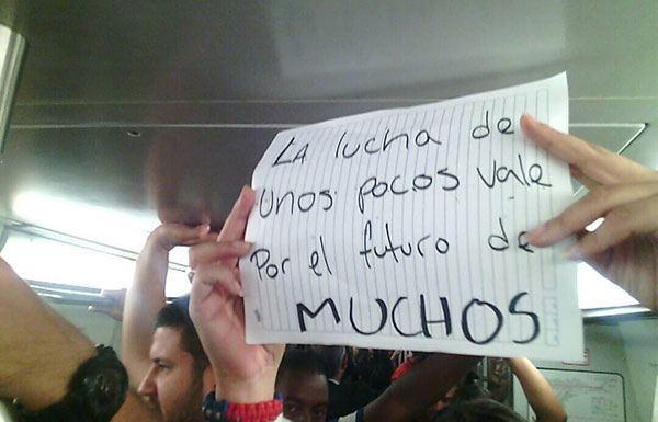 Diputados madrugaron para protestar en el Metro de Caracas | Foto: @VoluntadPopular