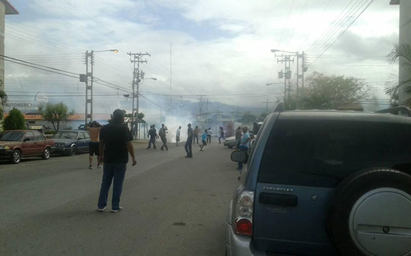Cuerpos de seguridad reprimen trancazo en Maracay | Foto: @VenteAragua