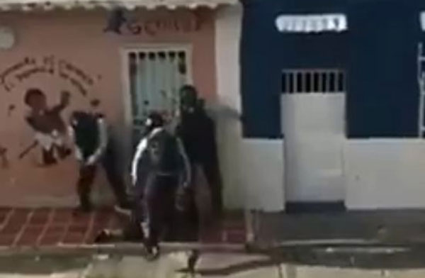Policías de Aragua agredieron brutalmente a un joven en El Carmen | Captura de video