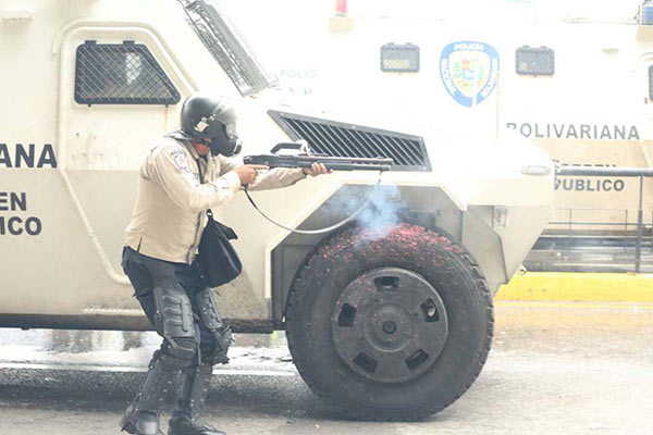 PNB acciona represión contra manifestantes |Foto: Eduardo Ríos /La Patilla