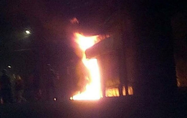 Incendiaron sede del PSUV en Mérida | Foto: @leoperiodista