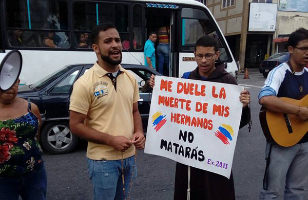 Religiosos y seminaristas protestaron frente a Comandancia de la GNB | Foto: @UnidadVenezuela