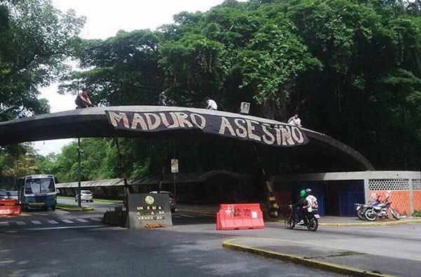 El contundente mensaje que le dejaron a Maduro en la UCV | Foto: @ElyangelicaNews 