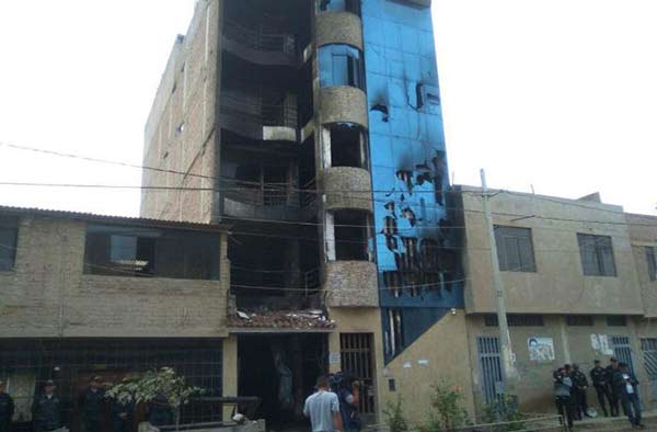 Al menos siete muertos tras incendio en edificio residencial en Perú | Foto: Twitter