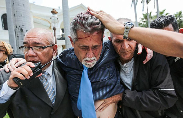 Chile condena violencia en el Parlamento venezolano y llama al diálogo | Foto: AP