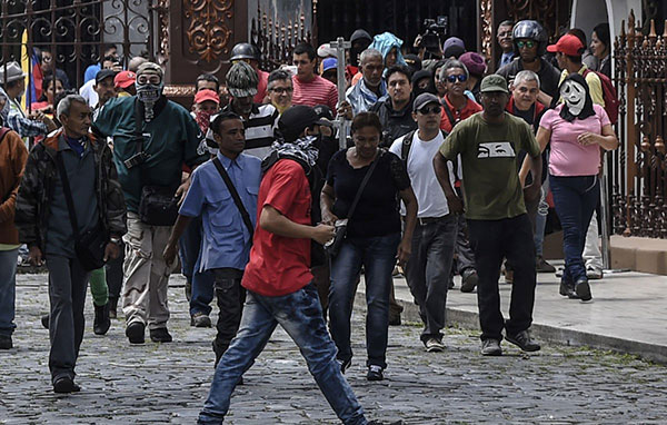 Francia condena asalto a la AN e insta al fin de la violencia en Venezuela | Créditos: AFP