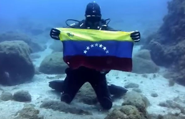 Buzo envía mensaje a Venezuela desde lo profundo del Atlántico | Captura de video