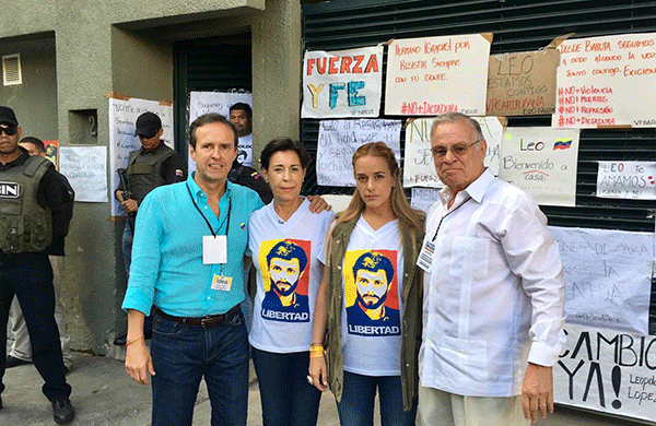 Gobierno impidió a expresidentes visitar a Leopoldo López | Foto: @liliantintori 