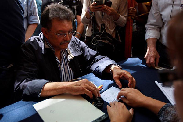 Ferrer solo votó por la primera opción de la consulta popular | Foto EFE