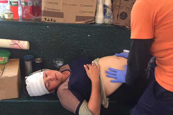 Agredieron a una mujer embarazada durante trancazo en Maracaibo | Foto: @edwardr74 