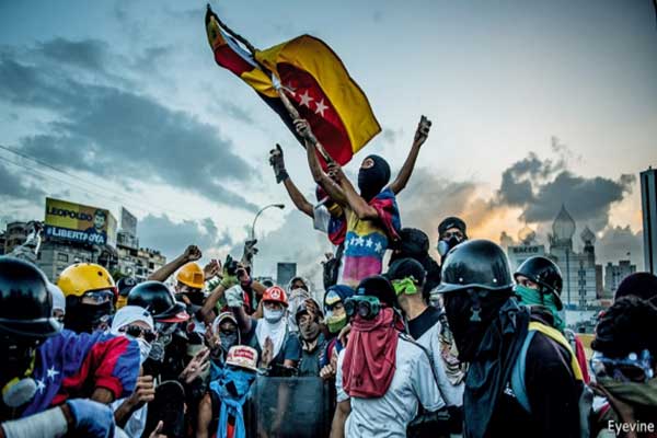 Cómo hacer frente a la catástrofe venezolana | Foto: Eyevine