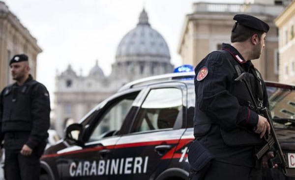 Policía italiana en el Vaticano | EFE