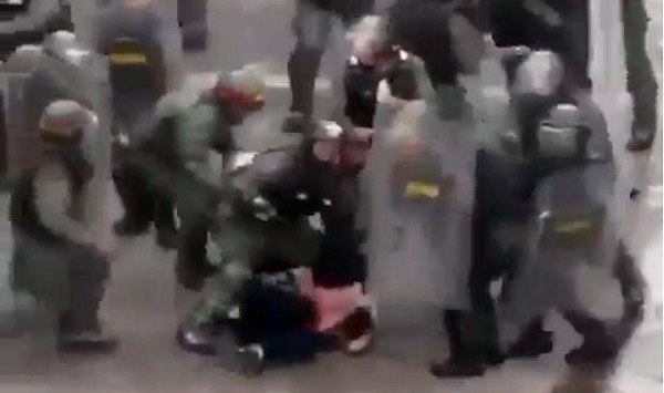 GNB golpea a manifestante | Foto: Captura de video