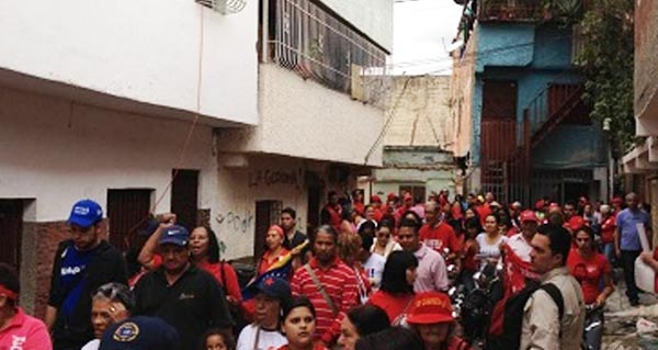 Vecinos de La Lucha corren a chavistas | Foto: Captura de video