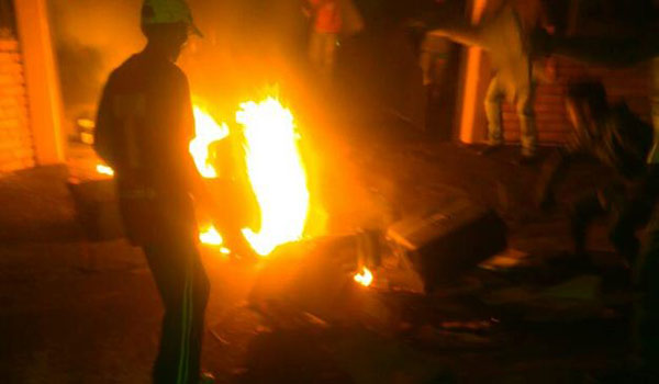 Quema de material electoral en Táchira | Foto: @Obeysser