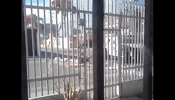 GN amenaza con tumbar casa de protestantes | Captura de video