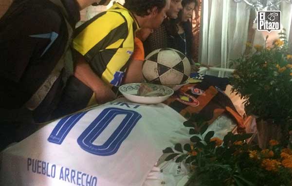 Lágrimas y balas coincidieron en "último adiós" a futbolista asesinado en protesta contra la ANC | Foto: El Pitazo
